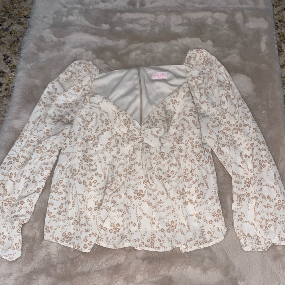 NWOT Pink Lily Floral Top